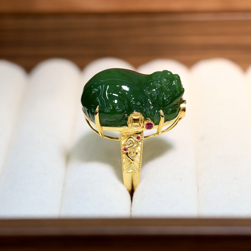 Fashion trendy Hetian jade hand ornaments with gold and jade for mother