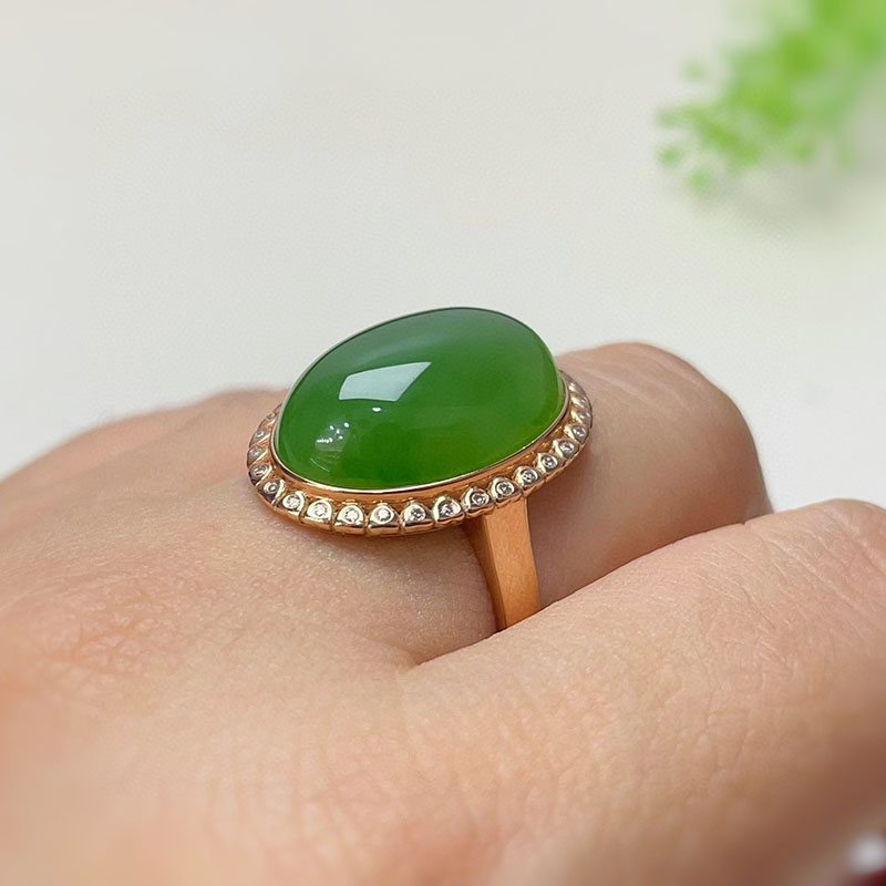 Fashion trendy Hetian jade gold inlaid hand jewelry for wife