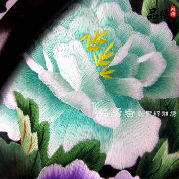 Hunan Embroidery Boutique ຜະລິດຕະພັນສໍາເລັດຮູບ Peonies ດອກມີຄ່າຂອງແທ້ຈິງສອງດ້ານເຄື່ອງຖັກແສ່ວເຄື່ອງຫັດຖະກໍາຂອງປະທານທີ່ແທ້ຈິງ