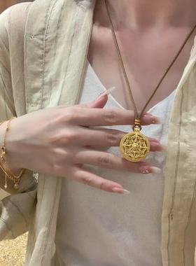 韦雪同款镶砖八宝罗盘项链圆形吊坠绳长款轻奢高级感