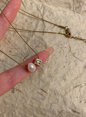 0.5+复古项链女款2025新款轻奢小众奶酪块吊坠锁骨链配饰