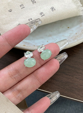 新中式中古风绿色仿玉髓耳钉复古高级感超闪水钻耳环百搭气质耳饰
