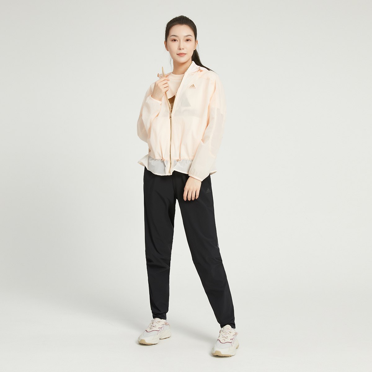 adidas阿迪达斯运动衣2023夏季新款轻薄透气户外连帽外套女HY2826