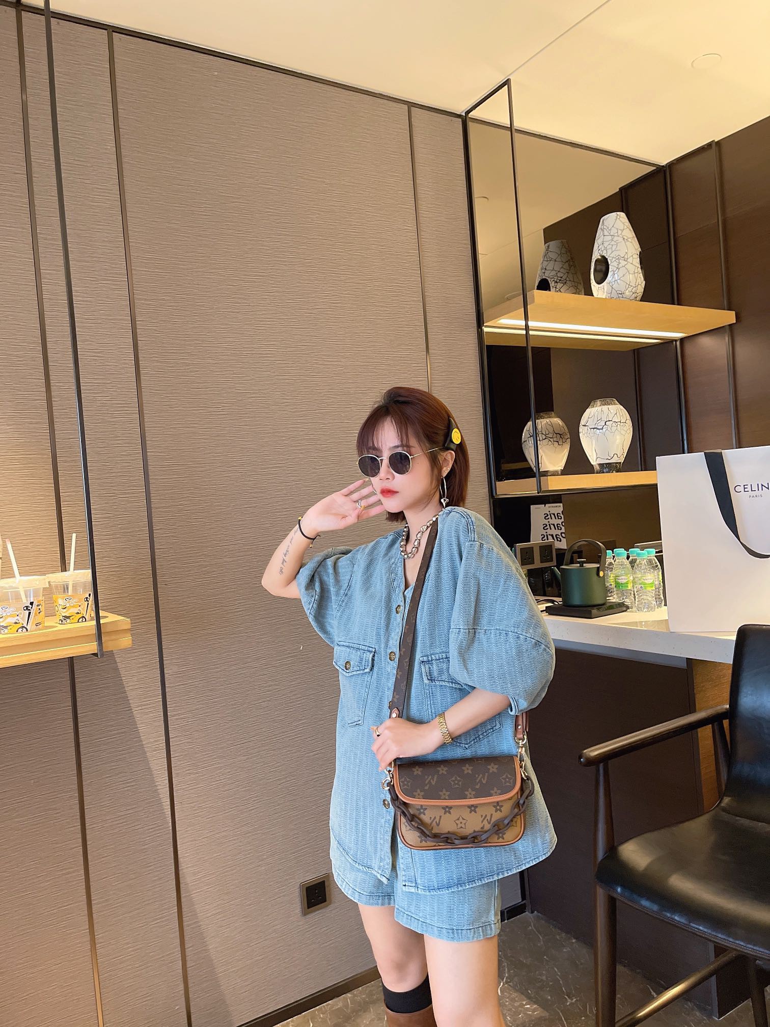 优草坊女包2025新款时尚百搭单肩斜挎包小众设计轻奢小方包流浪包 - 图1