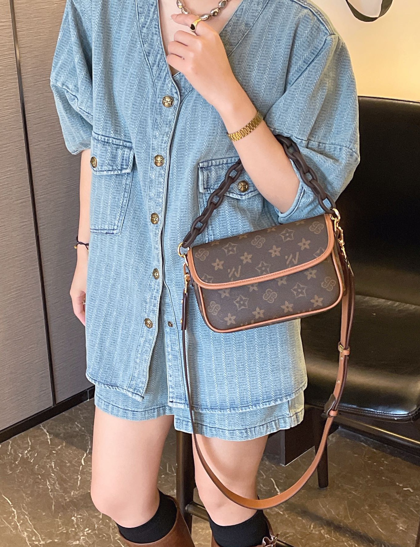 优草坊女包2025新款时尚百搭单肩斜挎包小众设计轻奢小方包流浪包 - 图2