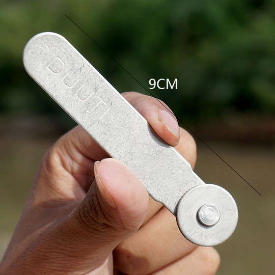 Bicycle tire repair tool with roller tire repair file, multi-purpose rubber tire skin filer, file board file