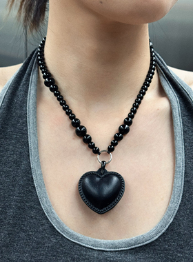 2025年新款黑色渐变大小串珠抽绳可调节项链搭配黑色立体皮质爱心