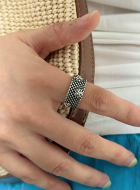 中古风银黑色做旧细格纹开口宽版戒指  镶嵌蓝绿色玫瑰个性指环