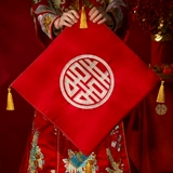 Свадебная на коленях на коленях, чтобы изменить подушку чая, красный китайский мотыга, поклоняться небесам и земле, пара свадебных невест