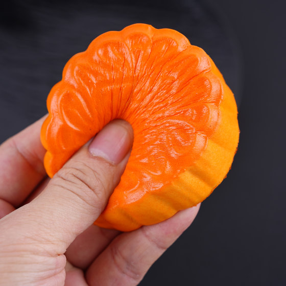 Simulated mooncake ornaments, Cantonese style Mid-Autumn Festival, high quality and low price