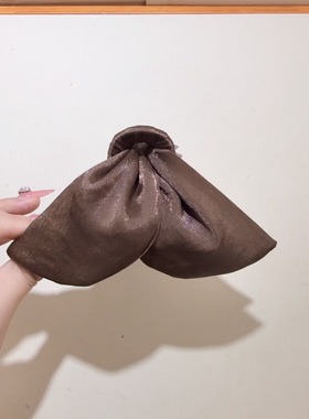法式赫本风三角抓夹13cm小众设计感鲨鱼夹后脑勺盘发夹发量多发卡