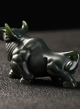 新疆和田玉塔青黑青玉牛手把玩件