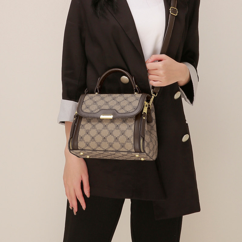 今年流行2023新款高级感女士斜挎包 粹鸟女士包袋