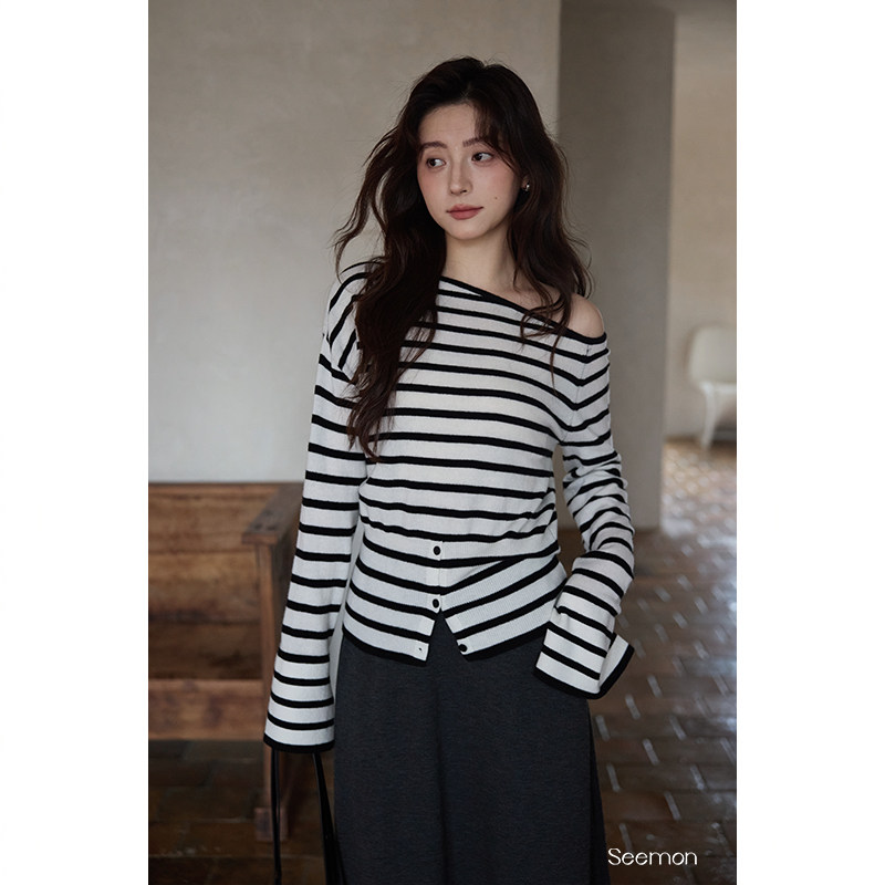 【清仓秒杀】秋韩系气质上衣独特绝美氛围感斜肩黑杏条纹针织衫女,淘宝优惠券,粉丝福利购,淘宝优惠卷