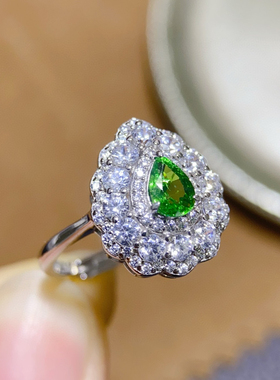 沙弗来戒指 名贵小莎 稀少小莎名不虚传的闪亮 主石4*6mm精工镶嵌