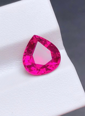 天然卢比来碧玺裸石戒面颜色艳丽玫红色尺寸11*10.5*6重4.4ct。