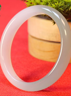 御宝琳甜美女玉髓玛瑙高冰透手镯