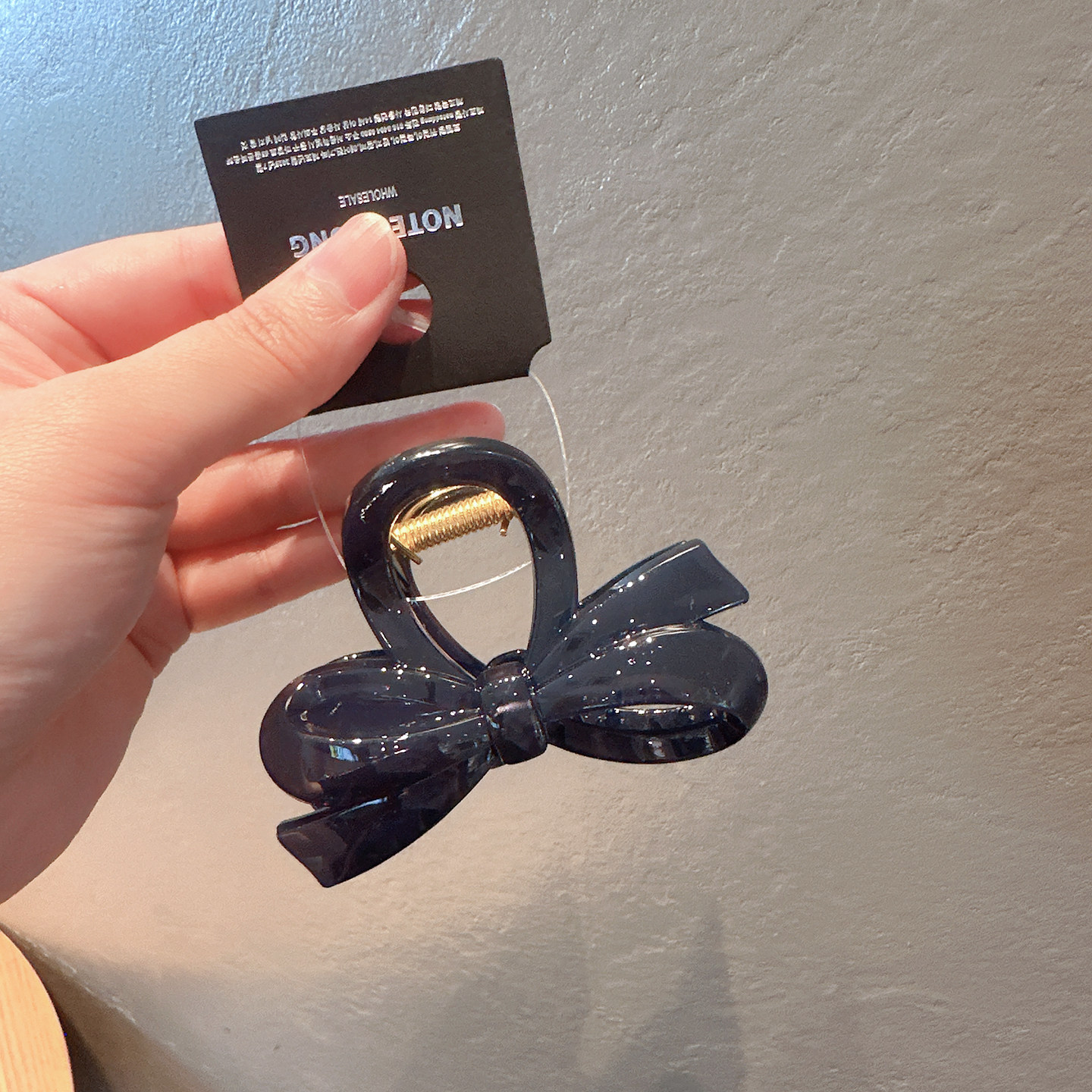 NOTEDDUNG韩国纯色中号亚克力抓夹8cm发夹女后脑勺发量少用夹子新 - 图3