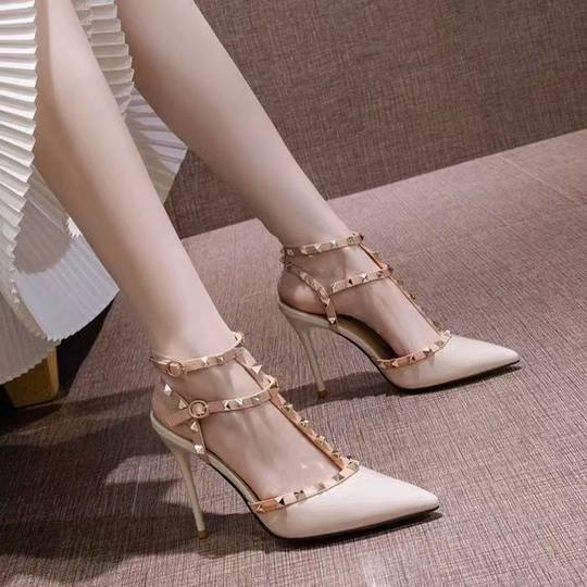 Internet celebrity thin heel rivet high heels pointed toe