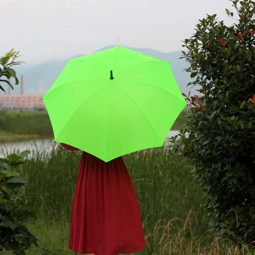 Флуоресцентные зеленые вечеринки, темный зонт длинный стержень зонтик личности сцены фотографии ночной клуб атмосфера