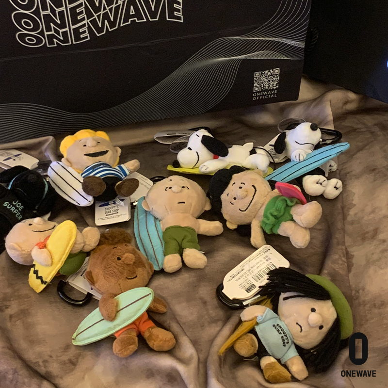 【现货】史努比夏威夷限定Snoopy黑皮富兰克林查理冲浪挂件玩偶 - 图2