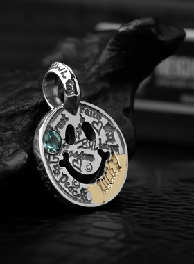 BWL宝石鎏金Lucky敲印笑脸吊坠