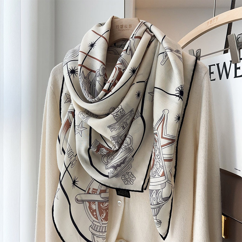 「中古收藏系列」奢品丝毛围巾女骑士真丝羊毛大方巾保暖披肩两用 - 图1