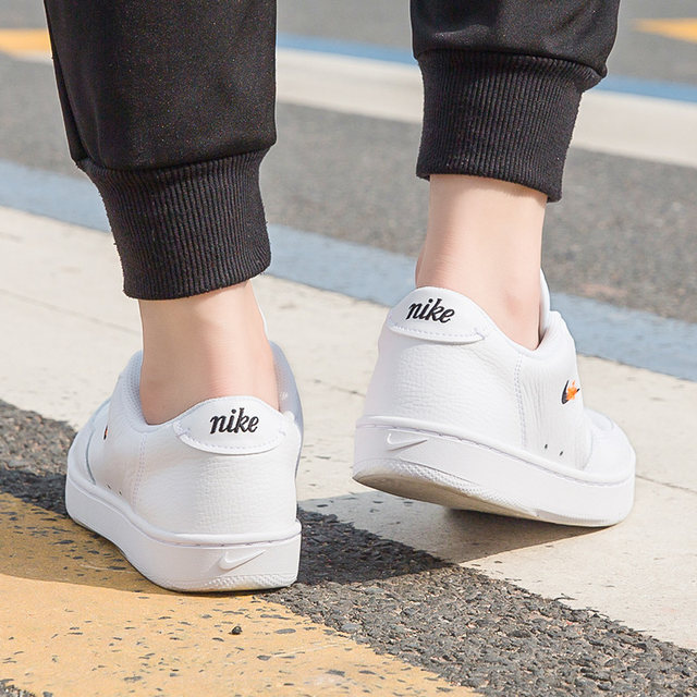 women's court vintage