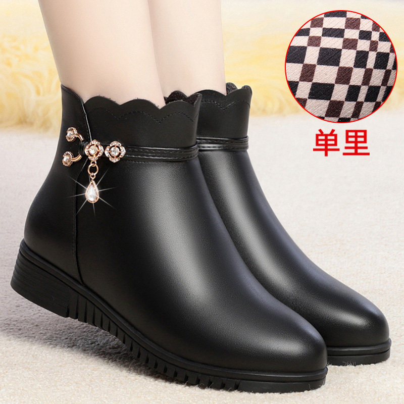 2025冬季新款舒适水钻短靴女冬季红色低跟软底保暖防滑坡跟妈妈鞋,淘宝优惠券,粉丝福利购,淘宝优惠卷