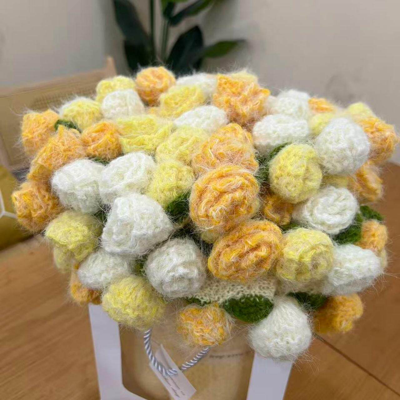 成品玫瑰花朵束渐变三色黄送女友闺蜜生日情人节伴手礼毛线毯子