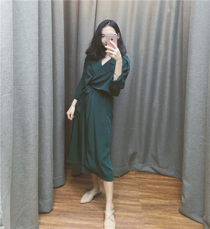 IVY 街拍款夏洛克侦探风衣复古绿纯色薄款经典长风衣正品 YANG IVY 街拍款夏洛克侦探风衣复古绿纯色薄款经典长风衣正品 YANG