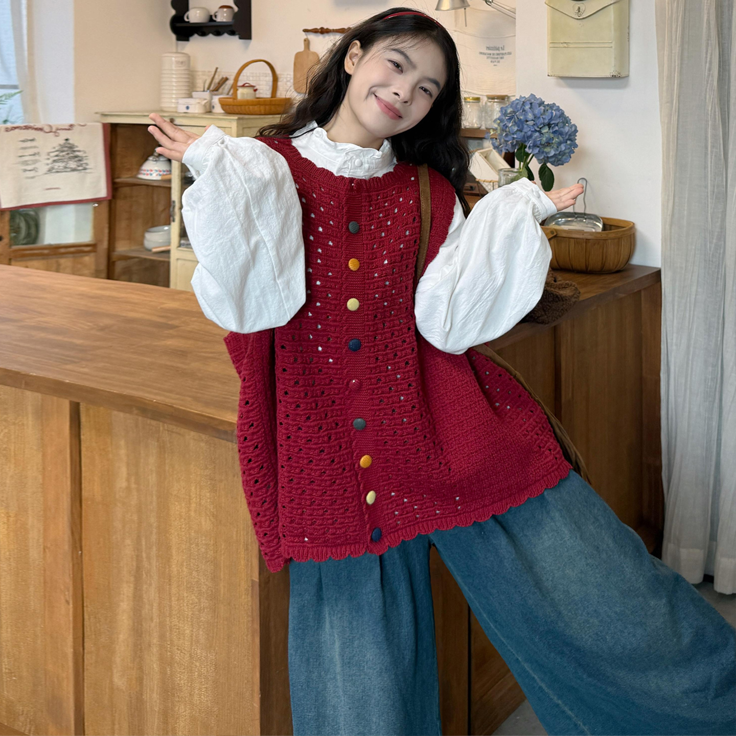 大码女装2025秋季新款胖mm花边立领衬衫+彩扣镂空针织马甲+牛仔裤 - 图2