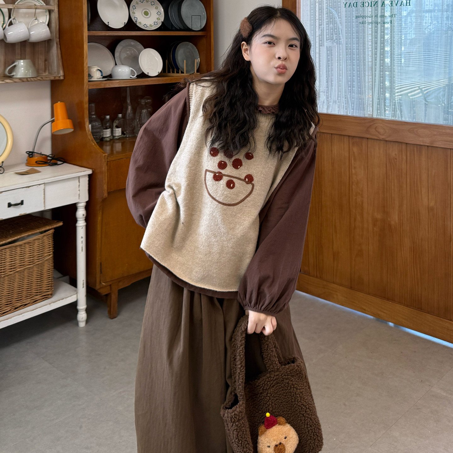 大码女装2025新款胖mm花边圆领衬衫+刺绣针织马甲+裤子休闲三件套,淘宝优惠券,粉丝福利购,淘宝优惠卷