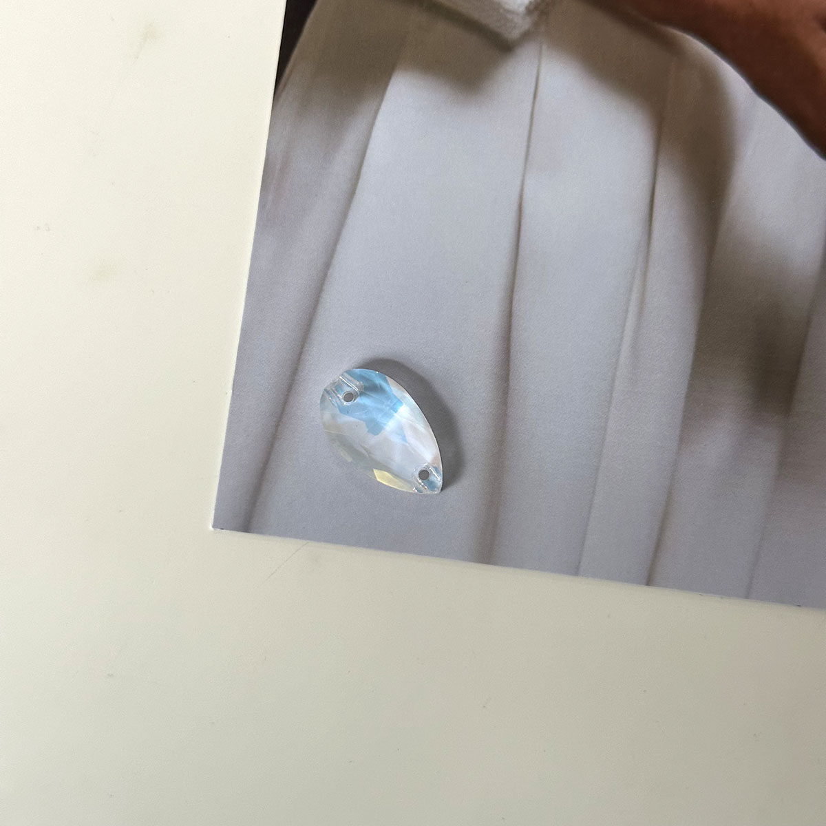 11x18mm水滴摩卡蛋白色平扣手缝钻平底双孔水钻玻璃钻DIY衣服帽子,淘宝优惠券,粉丝福利购,淘宝优惠卷