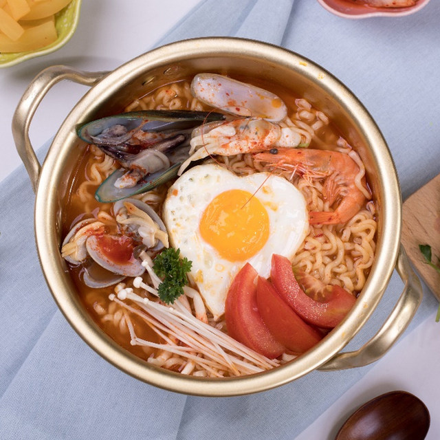 Thai Mama Tom Yum Hot and Sour Shrimp Instant Noodles