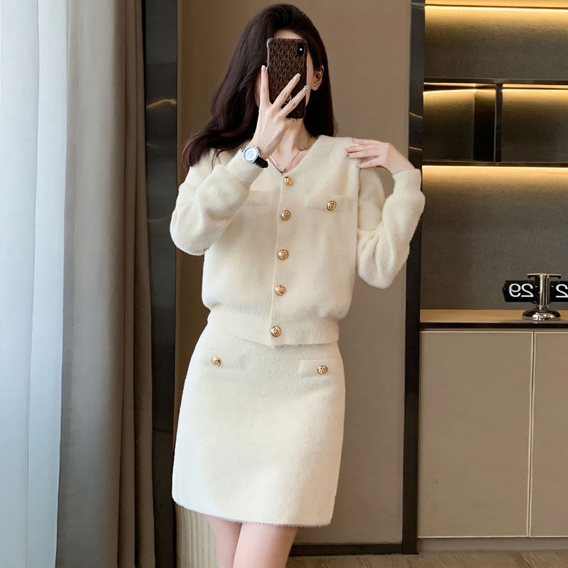 迪奥名媛小香风裙套装女2024秋冬新款名媛小个子水貂绒针织两件套,淘宝优惠券,粉丝福利购,淘宝优惠卷