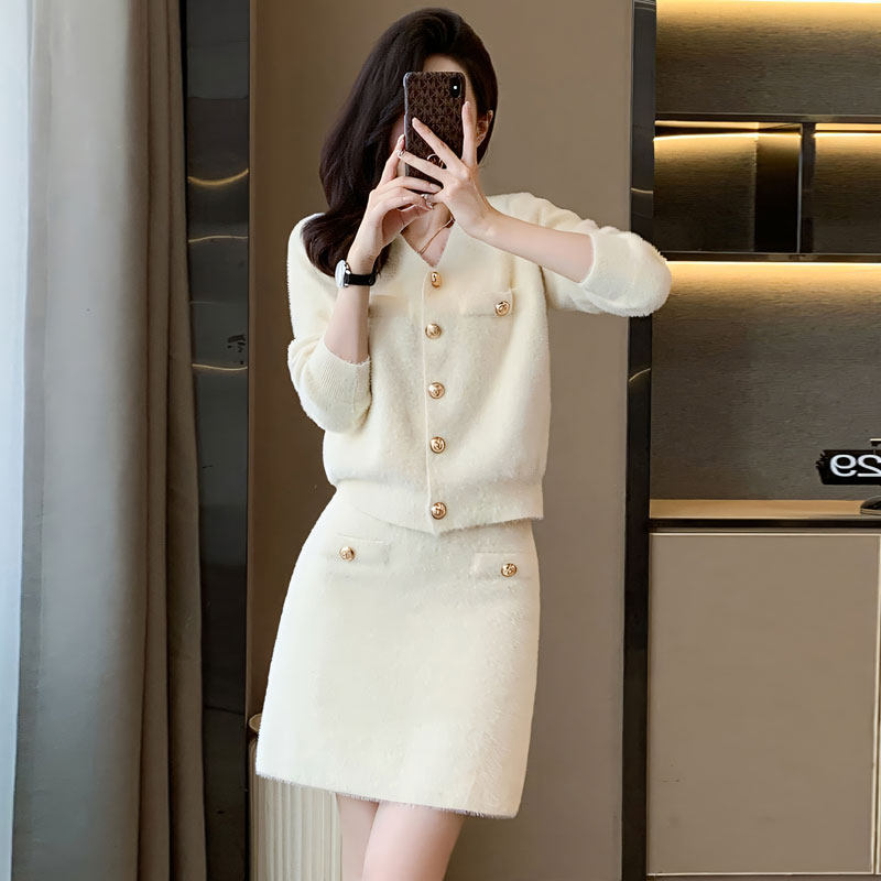 迪奥名媛小香风裙套装女2024秋冬新款名媛小个子水貂绒针织两件套,淘宝优惠券,粉丝福利购,淘宝优惠卷