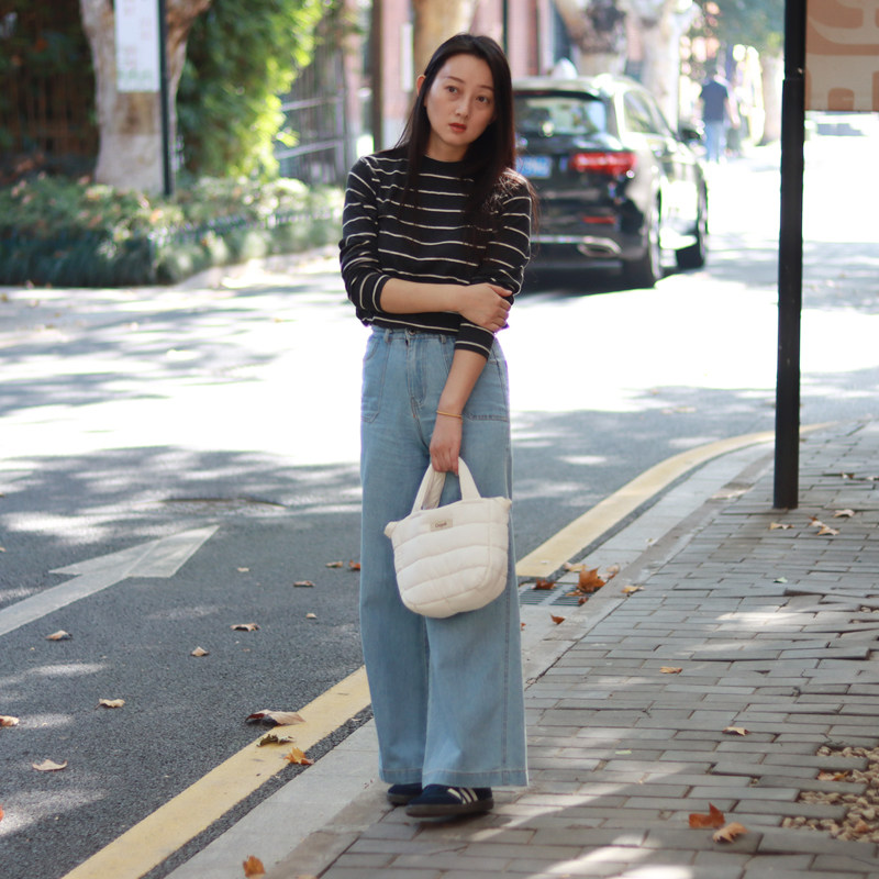 吾尤粒原创秋冬新女士绗缝填充布包软糯轻便可爱羽绒包日系手提包,淘宝优惠券,粉丝福利购,淘宝优惠卷