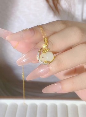 金包银玉兔项链轻奢月亮小兔子锁骨链本命年和田玉吊坠中秋礼物