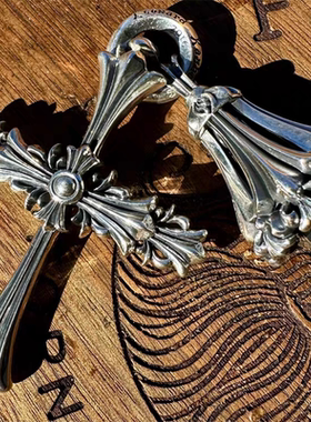 鸢尾花欧美复古十字架吊坠项链