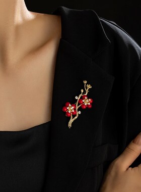 中国风红色梅花胸针 时尚优雅胸花领针 小众个性别针西装配饰