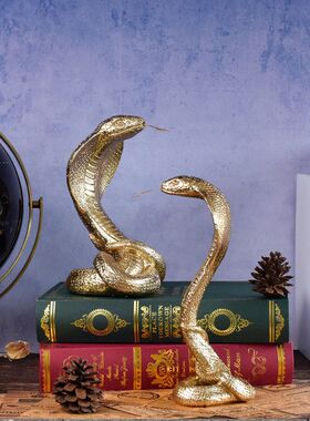创意轻奢金色眼镜蛇摆件样板房客厅办公室品桌面装饰摆件工艺品