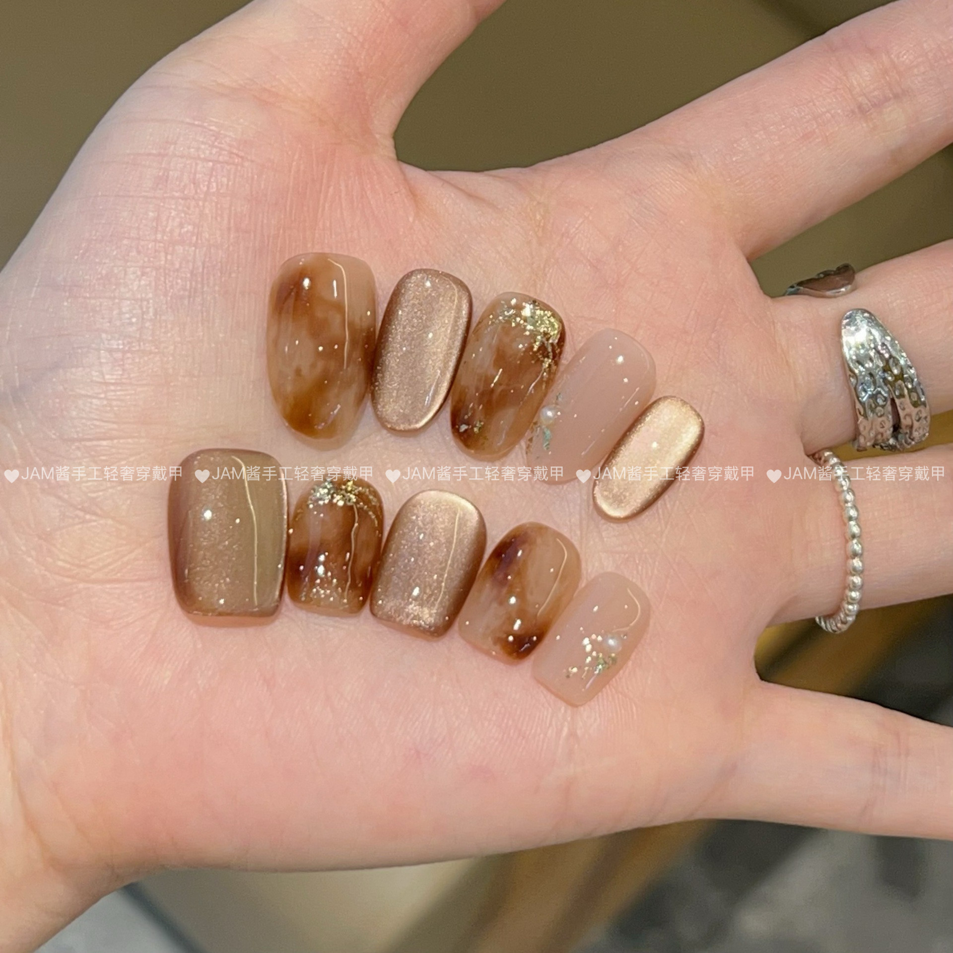 巧克力酱 新款纯手工穿戴甲短款琥珀晕染棕色猫眼穿戴美甲高级感,淘宝优惠券,粉丝福利购,淘宝优惠卷