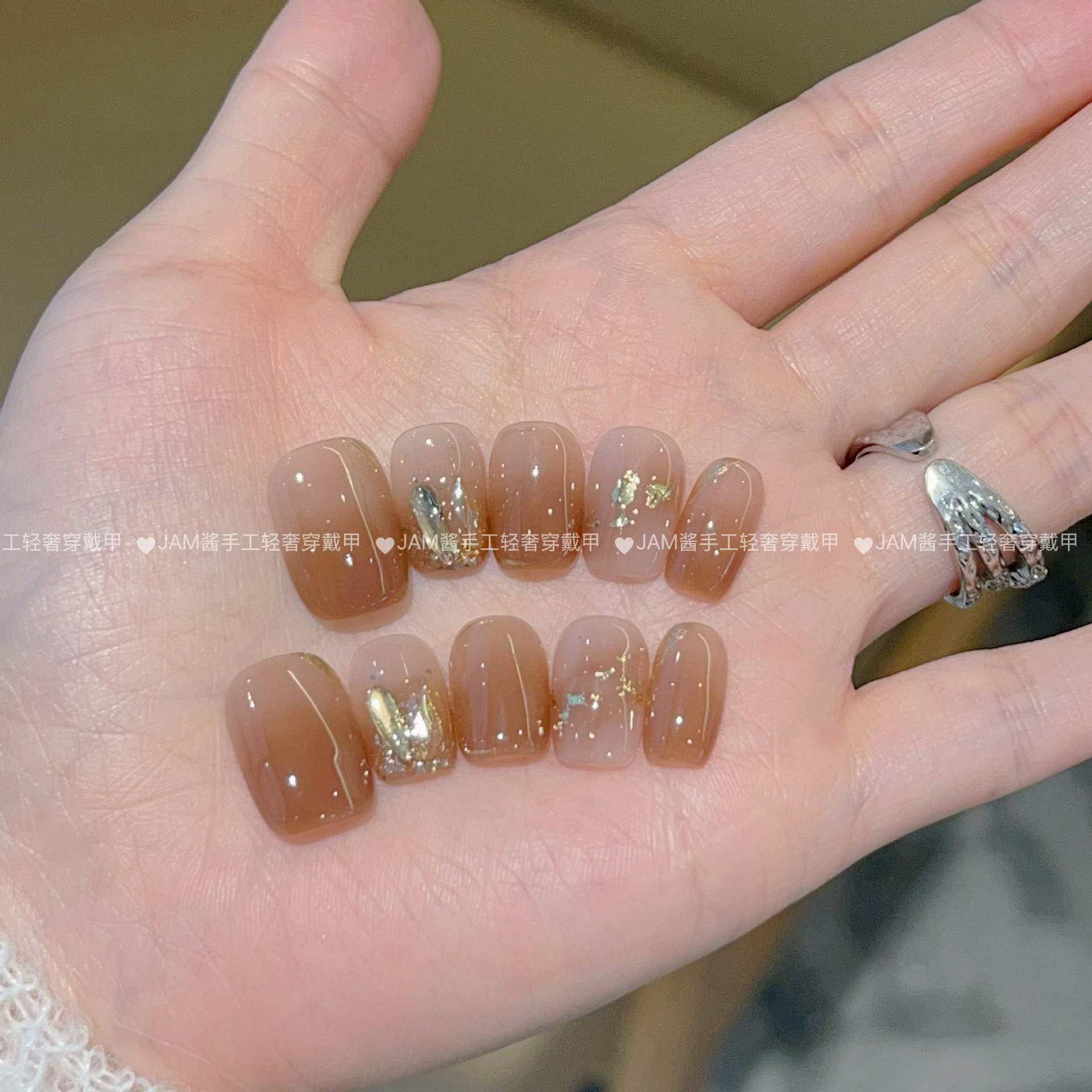 暖冬 秋冬新款纯手工穿戴甲短款焦糖棕色渐变穿戴美甲高级感显白,淘宝优惠券,粉丝福利购,淘宝优惠卷