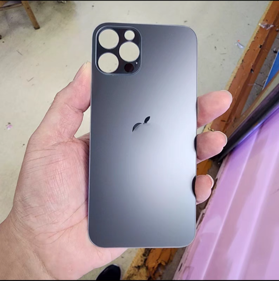 适用于12/12Pro/12promax/12mini一体冷雕大孔后盖玻璃12pm玻璃 - 图0