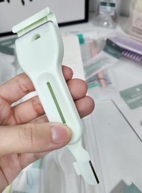 睫毛夹洗脸刷眉刀刮刀卷发器粉扑