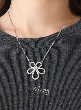 大牌感五瓣花镶嵌项链