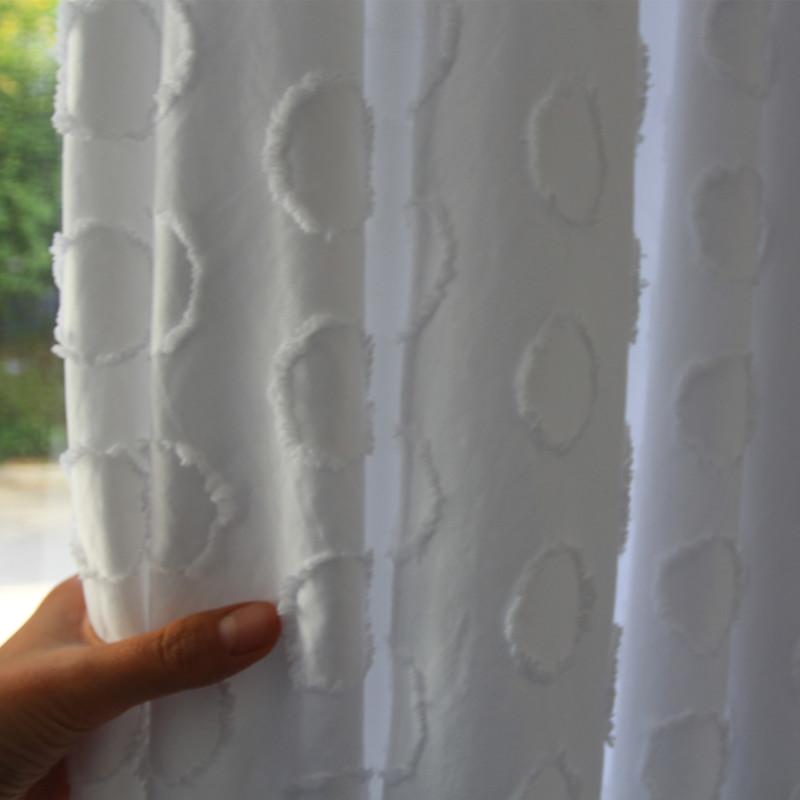 Light-transmitting and non-projecting white gauze curtains are simple and modern