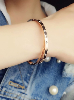 新款钛钢精致罗马刻纹百搭风手环