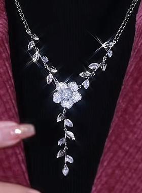 气质镶钻花朵流苏毛衣链